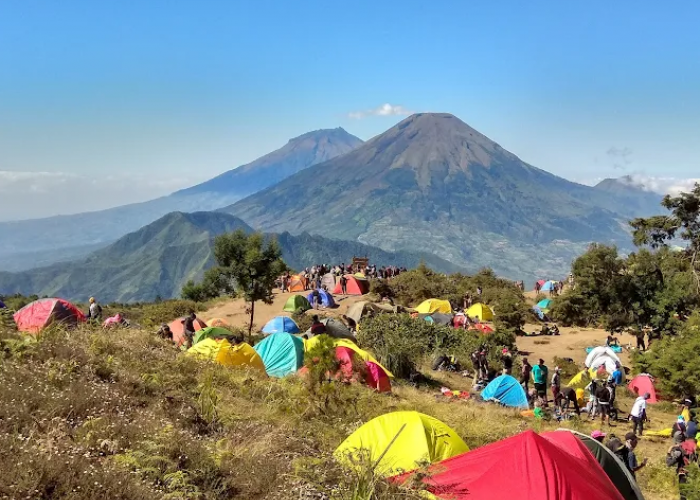 Menikmati Udara Sejuk dan Panorama Alam, 10 Lokasi Camping Paling Hits di Pegunungan Jawa Tengah