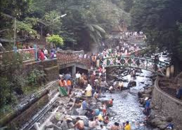 Mitos dan Sejarah di Balik Pemandian Air Panas Guci Tegal 