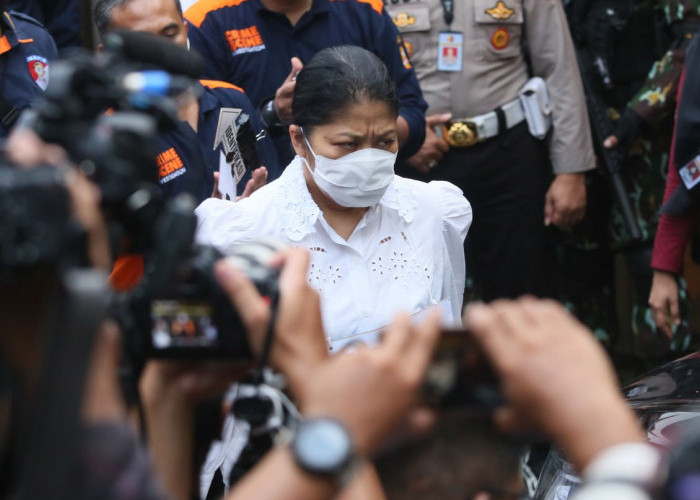 Kembali Tidak Ditahan Polisi, Putri Candrawathi Keluar dari Pintu Samping Bareskrim yang Jarang Diakses Publik