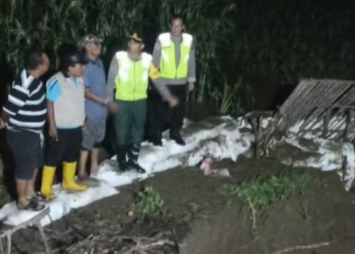 GAWAT! Tanggul Sungai Pemali Jebol, Camat Brebes Gercep Lakukan Ini
