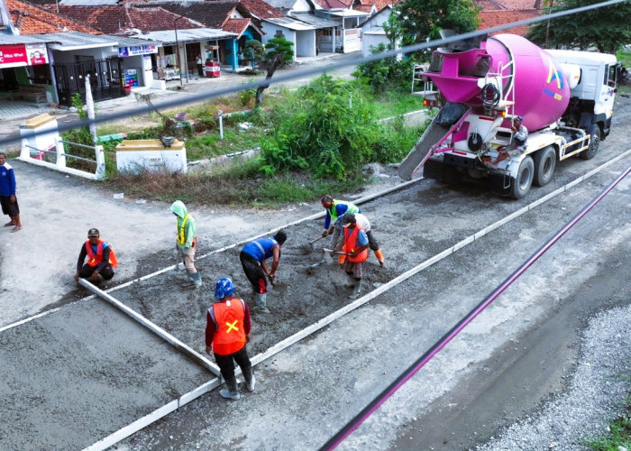 Realisasi Pekerjaan Rigid Beton Ruas Jalan Semboja-Randusari Kabupaten Tegal Capai 70,8 Persen 