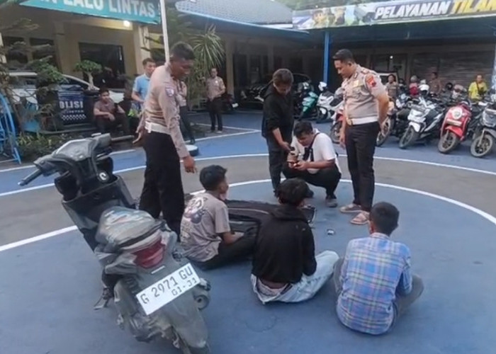 Terjaring Razia Kendaraan, 3 Pelajar SMP di Brebes Ketahuan Bawa Celurit
