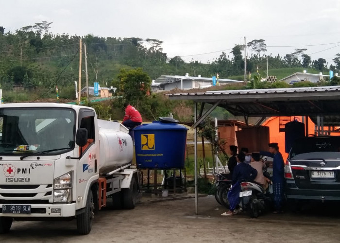 Desa Padasari Tegal Krisis Air Bersih Pasca Bencana Tanah Bergerak, Warga: Susah Sekali