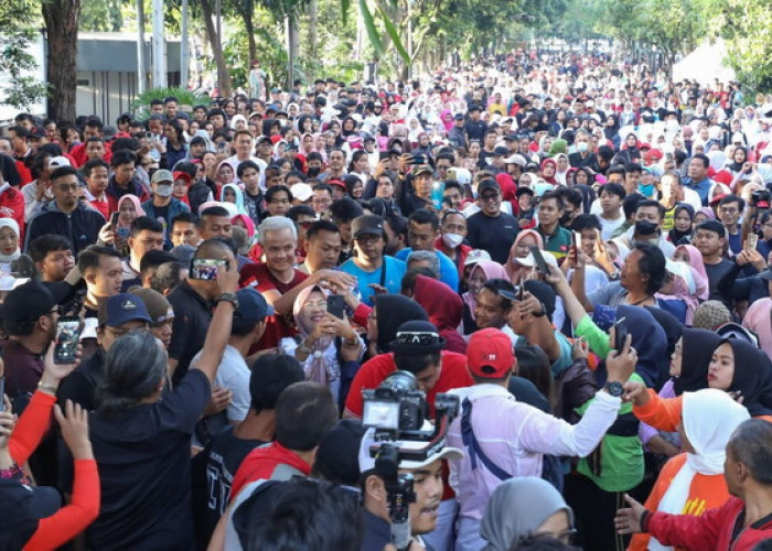 Bikin Heboh Lapangan Gasibu Bandung, Ganjar 'Diculik' Wagub Jabar Dibawa ke Gedung Sate