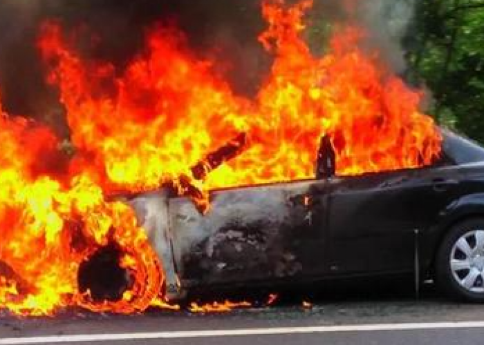 Bahaya Kebakaran Mobil EV, Api 2.000 Celcius Hampir Mustahil Dipadamkan