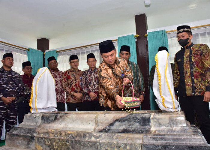 Hari Jadi ke-425 Kabupaten Tegal: Bupati Ischak Maulana Rohman Pimpin Ziarah ke Makam Tokoh Pendiri
