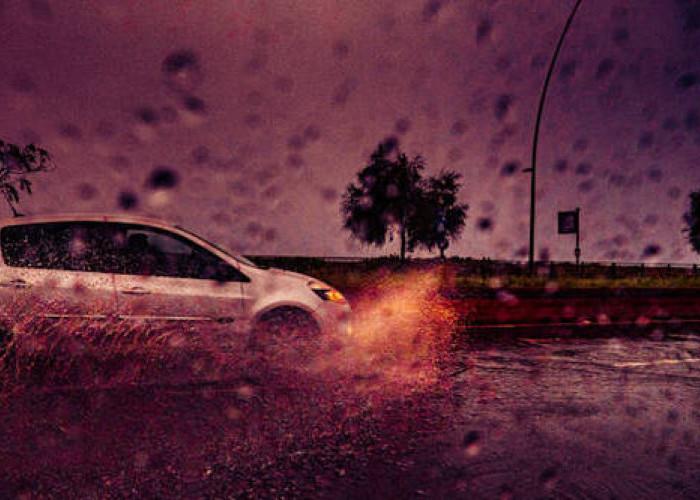 Cara Aman Mengendarai Mobil saat Hujan, Junjung Tinggi Keamanan Berkendara dan Jangan Panik