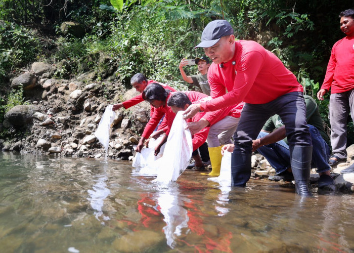 Ketua DPRD Jateng Gelar Tanam Pohon dan Tebar Benih Ikan di Karangpandan