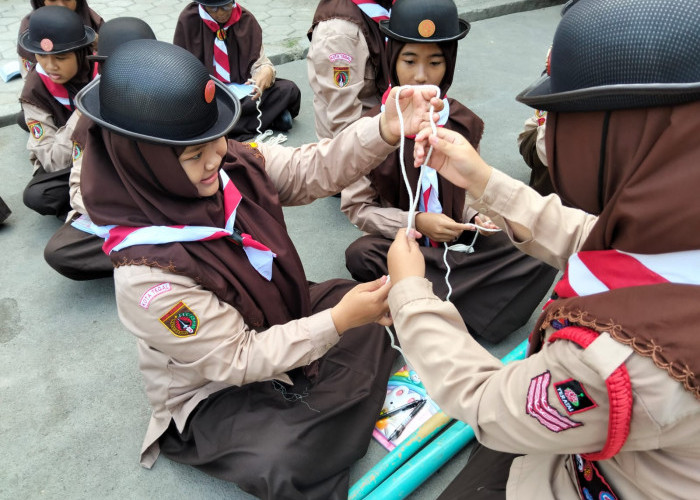 Menumbuhkan Jiwa Pandu Siswa Berkarakter di MTs Model Ihsaniyah Kota Tegal 