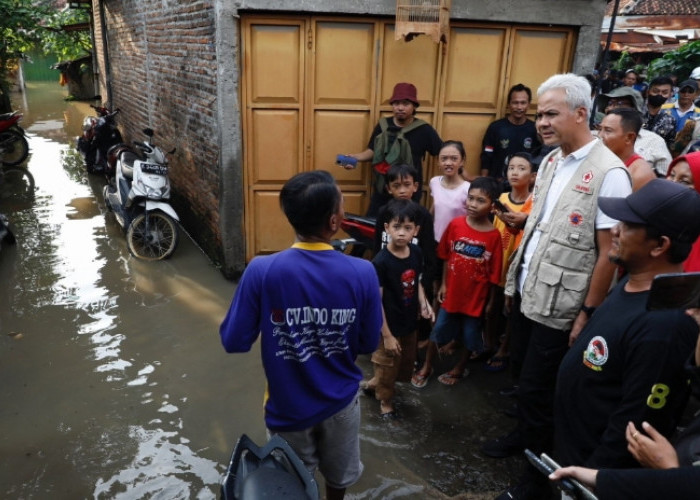 Gubernur Pastikan Logistik Pengungsi Korban Banjir di Pati Aman dan Penanganan Dipercepat