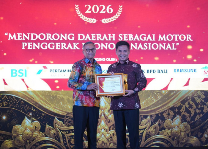 Sukses Naikkan Produktivitas Tani, Bupati Tegal Ischak Maulana Raih Disway Top Regional Leader Awards 2026 