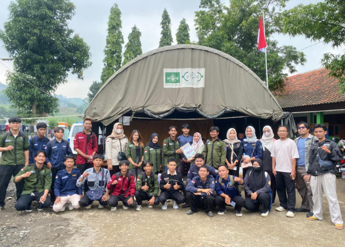 Mahasiswa FKIP UPS Tegal Salurkan Donasi Kemanusiaan bagi Warga Terdampak Bencana di Desa Padasari