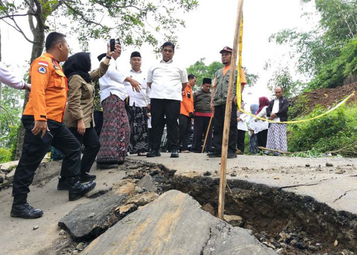 Jalan di Gunungjati Bojong Ambles, Pemkab Tegal Kucurkan Dana BTT Rp500 Juta