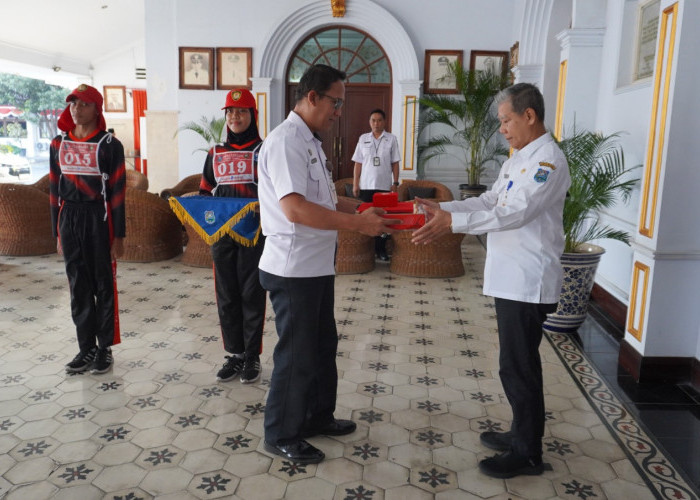 Jelang Peringatan HUT RI, Pj. Walikota Tegal Terima Duplikat Bendera Pusaka Merah Putih