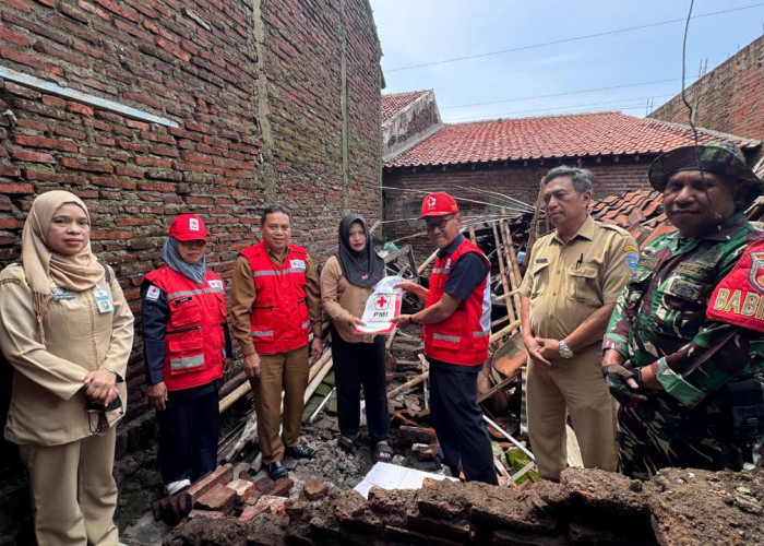Korban Banjir dan Rumah Ambruk di Adiwerna Dapat Bantuan, Pemkab Tegal Gandeng PMI