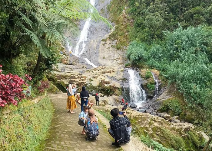 4 Air Terjun Terindah di Wonosobo yang Latarnya Instagramable