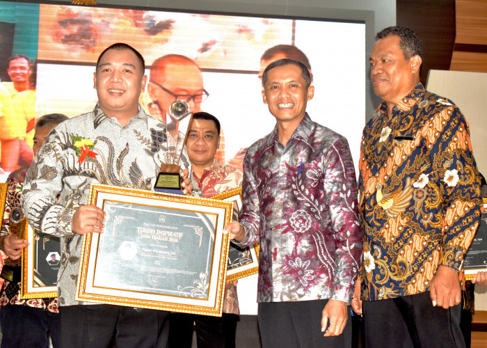 Ajib Ach! Anggota DPRD Brebes Pamor Wicaksono Raih Penghargaan Tokoh Inspiratif