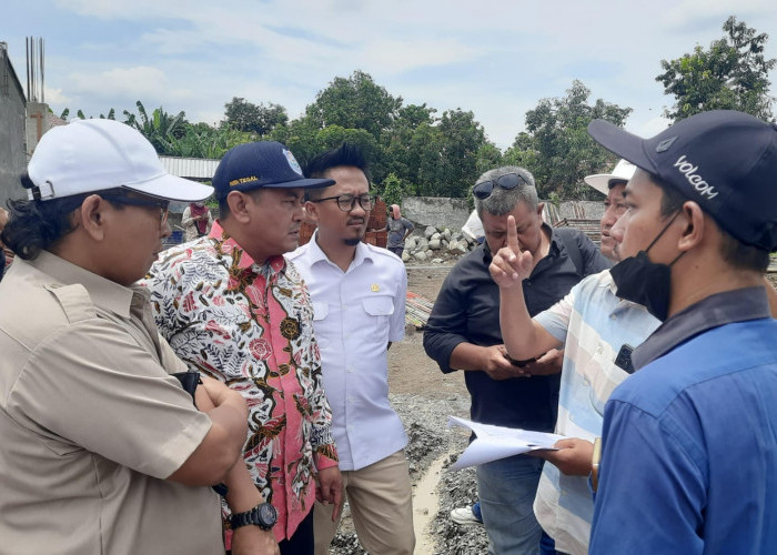 Sidak Pembangunan Ruang SMP di Tegal, DPRD Temukan Konstruksi Pilar yang Miring