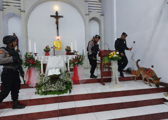 Sehari Jelang Natal, Polisi Sterilisasi Tempat Ibadah di Tegal