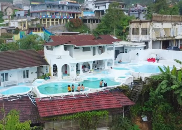 Berendam di Onsen Omahe Banyu Anget, Konsep ala Yunani nan Romantis