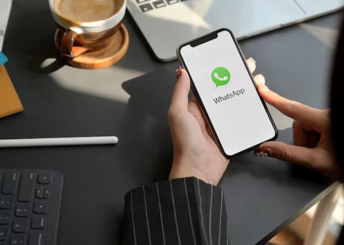 6 Trik Dapat Uang Ratusan Ribu di WhatsApp yang Jadi Favorit Gen Z