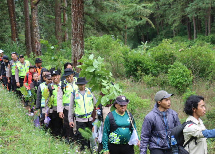 Tanam 1.000 Pohon di Kawasan Hutan Bumijawa, Polres Tegal Dukung Pelestarian Lingkungan