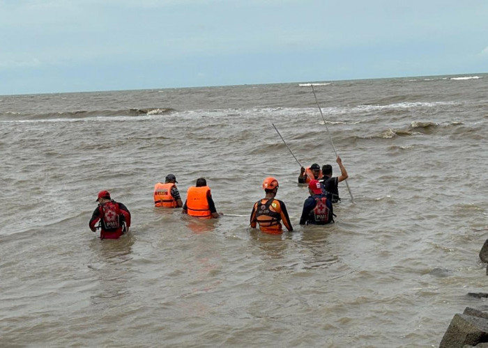 Pemuda di Tegal Hilang saat Berenang di Laut Larangan