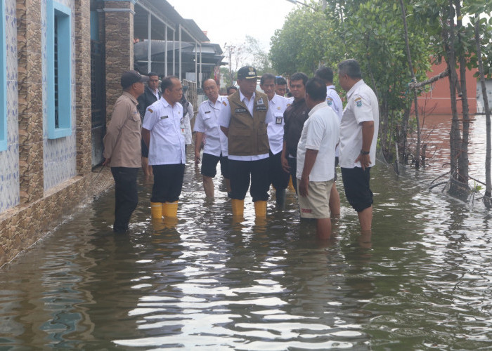 Dikepung Banjir di Tegal, SMP Negeri 12 Liburkan Siswanya