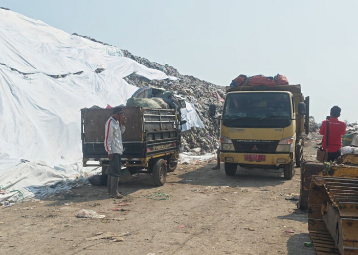 Ke Brebes, Menteri LH Desak Pemda Tutup Open Dumping TPA: Potensi Kebakaran Tinggi