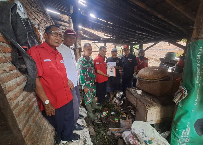 Rumah Roboh dan Kebakaran Terjadi Lagi, PMI Kabupaten Tegal Pastikan Bantuan Sampai ke Korban