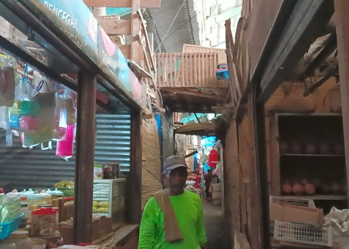 Pemilik Kios Pasar Induk Brebes Keluhkan Kondisi Bangunan