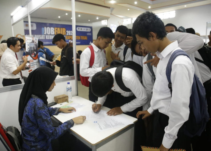 Berlangsung 2 Hari, Ribuan Pencari Kerja Padati Job Fair Kabupaten Tegal 2024  