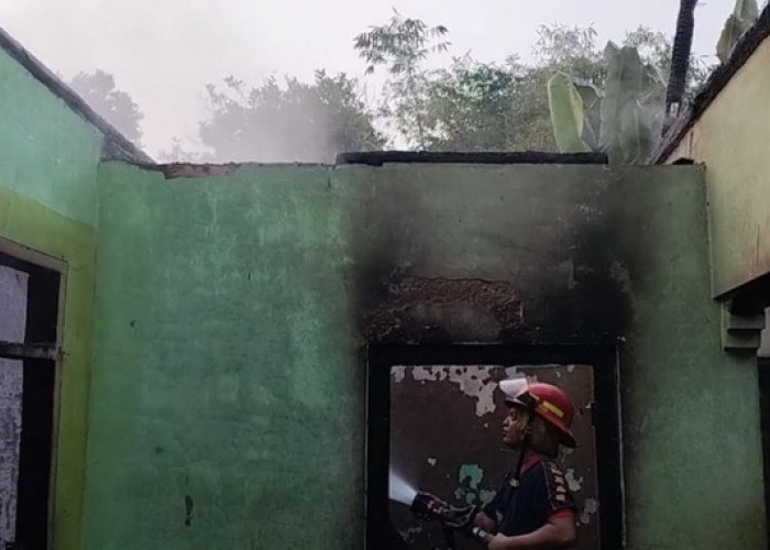 Kebakaran Hanguskan Satu Rumah Warga Dukuh Jebogo Kabupaten Pekalongan