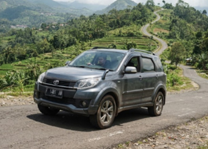 Tampil Makin Sporty Pas Buat Jalan Jauh! Cek Harga Toyota Rush Bekas Tahun Muda