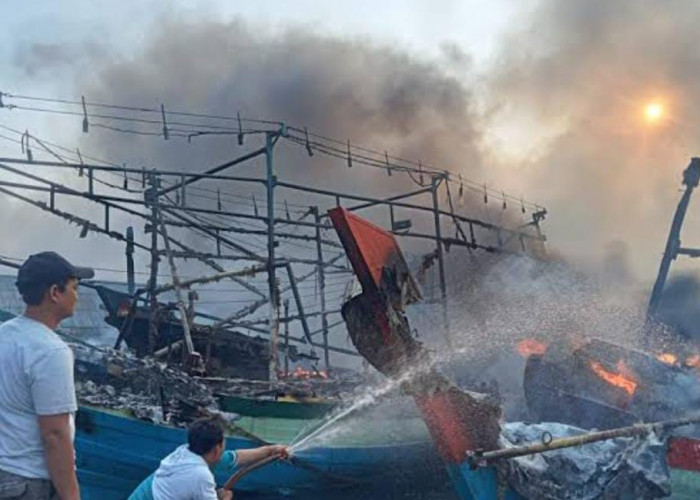 Kebakaran Pelabuhan Jongor Tegal Disebut Musibah Terbesar, HNSI Jateng Sedih dan Prihatin
