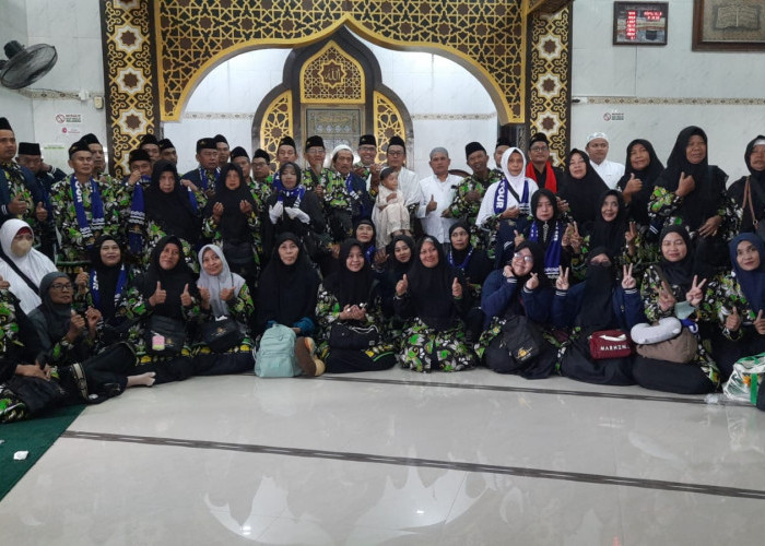 47 Jamaah Ikut Umroh Asyik Kabah Tour Tegal