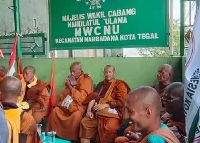 Mampir ke Kantor NU Margadana Kota Tegal, Biksu Thailand Sempat Merapal Doa