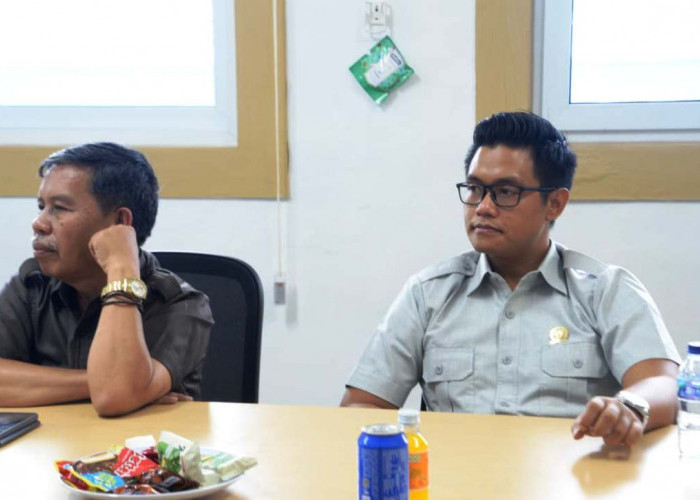 Warga Lebeteng Tegal Dikepung Jalan Rusak, DPRD Desak Pemkab Segera Perbaiki