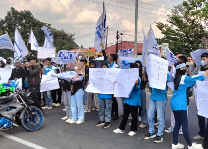 Dinilai Merugikan, Ratusan Buruh di Brebes Tolak Tapera dan Geruduk Gedung DPRD   