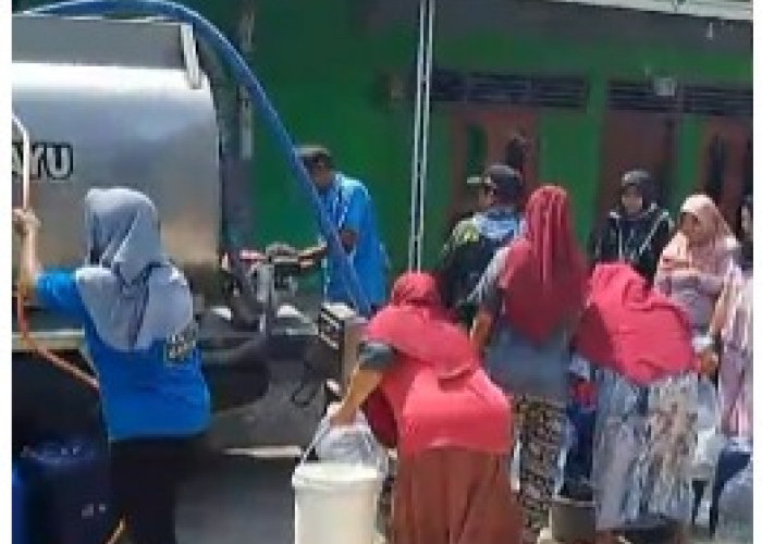 Tanggulangi Krisis Air di Tegal, Desa Karang Malang Terima Bantuan 10 Tangki Air