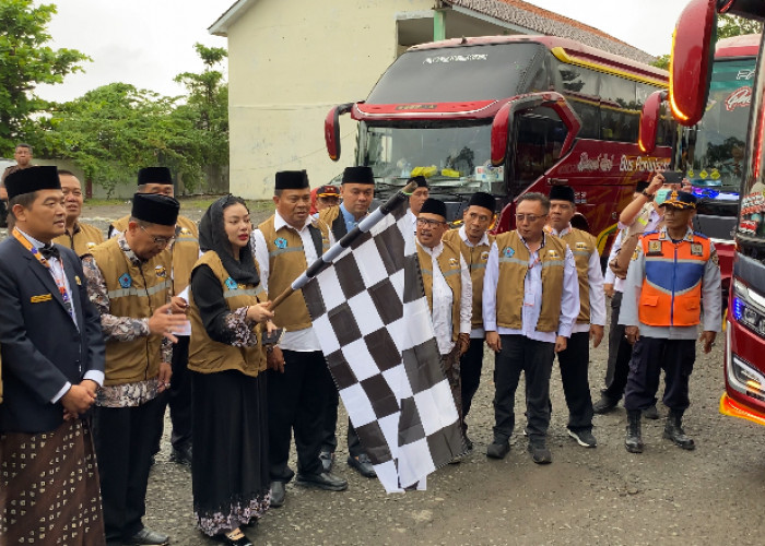 Bupati Brebes Lepas 354 Calon Jemaah Haji, Ini Pesan yang Disampaikan