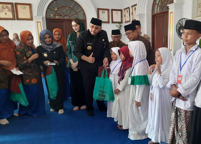 Wali Kota Tegal Dedy Yon Hadiri Santunan Yatim dan Dhuafa, Ini Pesan yang Disampaikan 