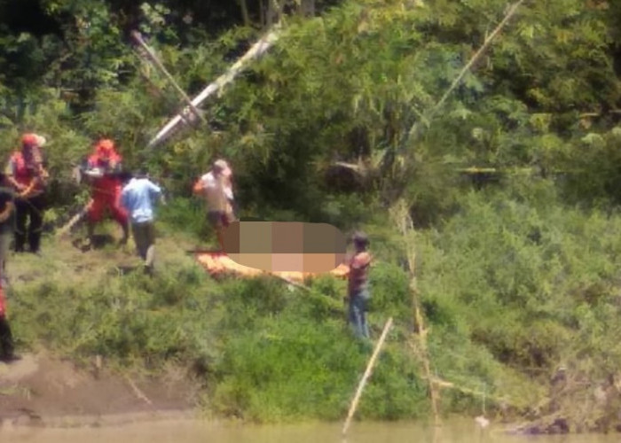 Mayat Misterius Ditemukan Pemancing Mengambang di Sungai Belakang Pasar Widorokandang
