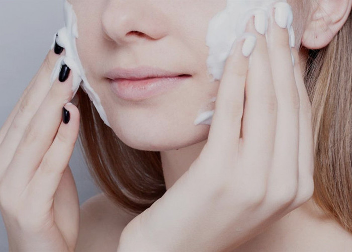 3 Kebiasaan Sepele yang Membuat Facial Wash Tidak Efektif, Begini Cara Paling Tepat Mengatasinya