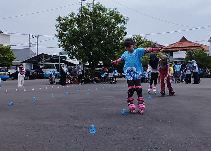 Coaching Clinic Sepatu Roda Digelar, Ratusan Siswa dan Anggota Komunitas Skateboard Ikut Ambil Bagian