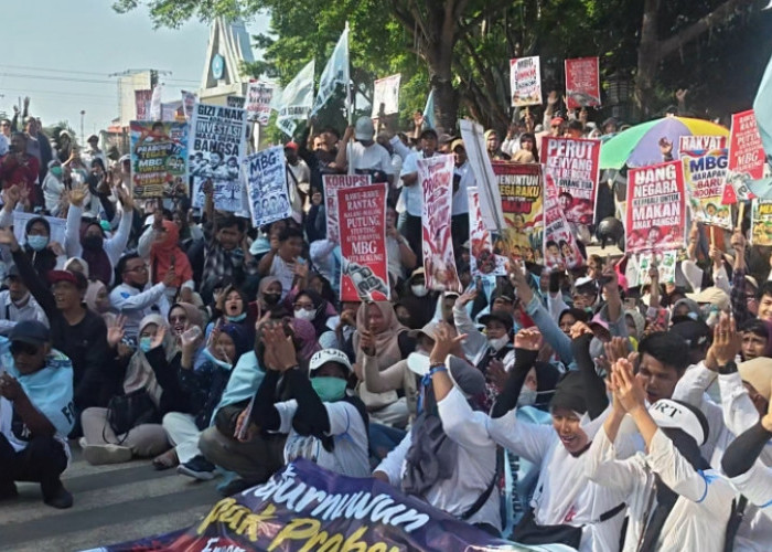 Dukung MBG, Warga di Brebes Gelar Aksi Damai di Depan Pendopo Kanjengan