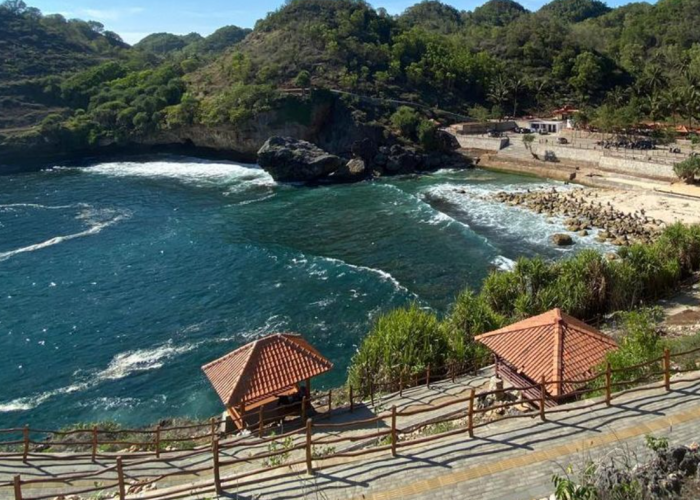 5 Mitos Pantai Klotok di Wonogiri yang Menarik Wisatawan Asing dan Lokal