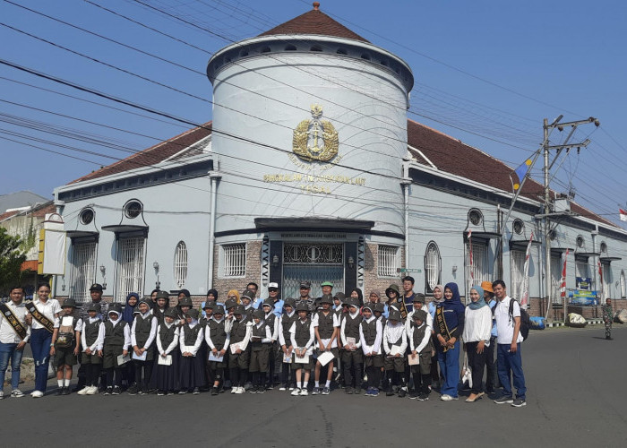 Wisata Sejarah, Siswa SD Kunjungi Bangunan Bersejarah di Tegal