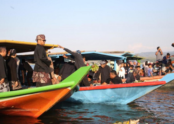 Hadiri Sedekah Waduk Cacaban Tegal, Bupati Ischak: Fasilitas Camping Ground Segera Dibangun 