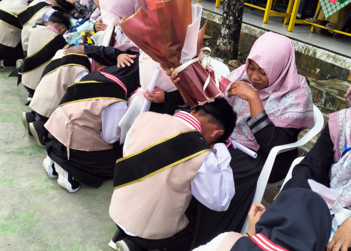 Pelepasan Siswa SD di Pemalang Berlangsung Penuh Haru